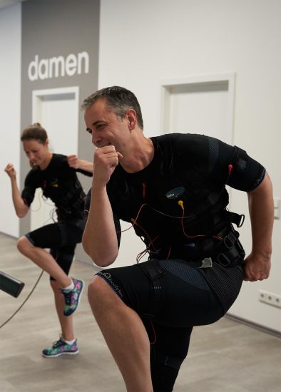 Mitglieder des No4 Aktivzentrums beim EMS Training in Würzburg