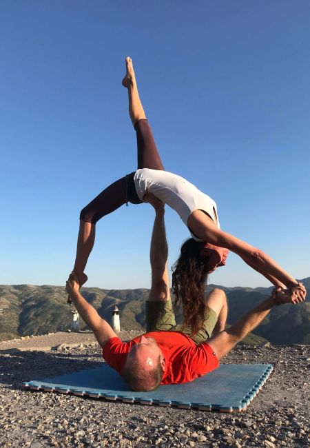 Acro Yoga gibt es auch ab und zu im No4 Yoga Studio Würzburg.